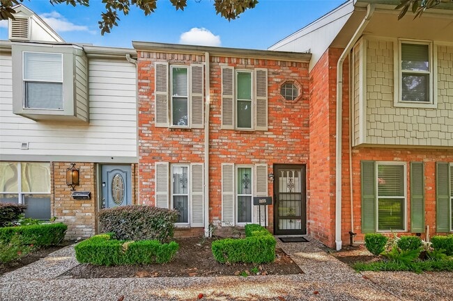 Building Photo - 10381 Briar Forest Dr