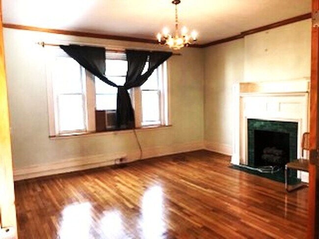 Foto del edificio - No Brokers Fee, In-Unit Washer and Dryer, Heat, Hot Water Included, Balcony, Parking for Rent