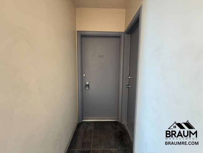 Foto del edificio - 6041 Whitsett Ave