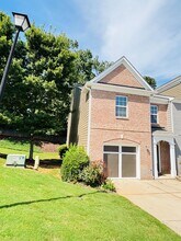 Building Photo - 5260 Sherwood Way