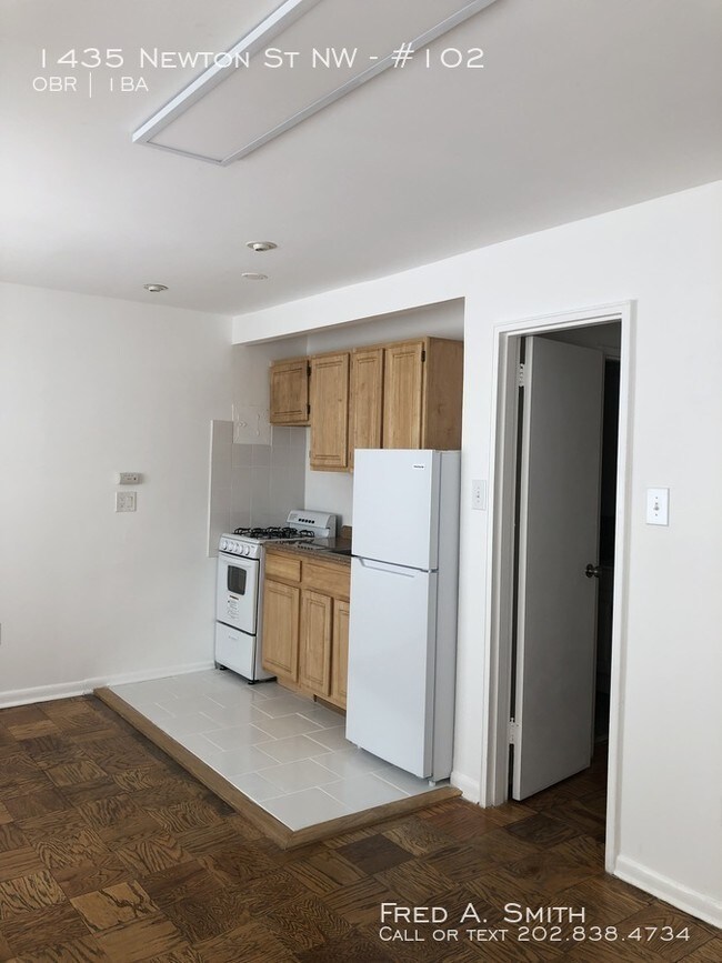 Building Photo - Studio Great Location, Utilities included!