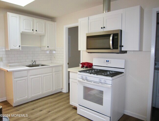 Foto del edificio - 8 Viola Ave