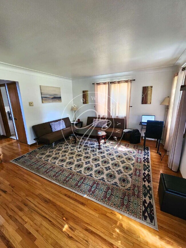 Building Photo - 3 bed 3 bath home for rent near University of Toledo!