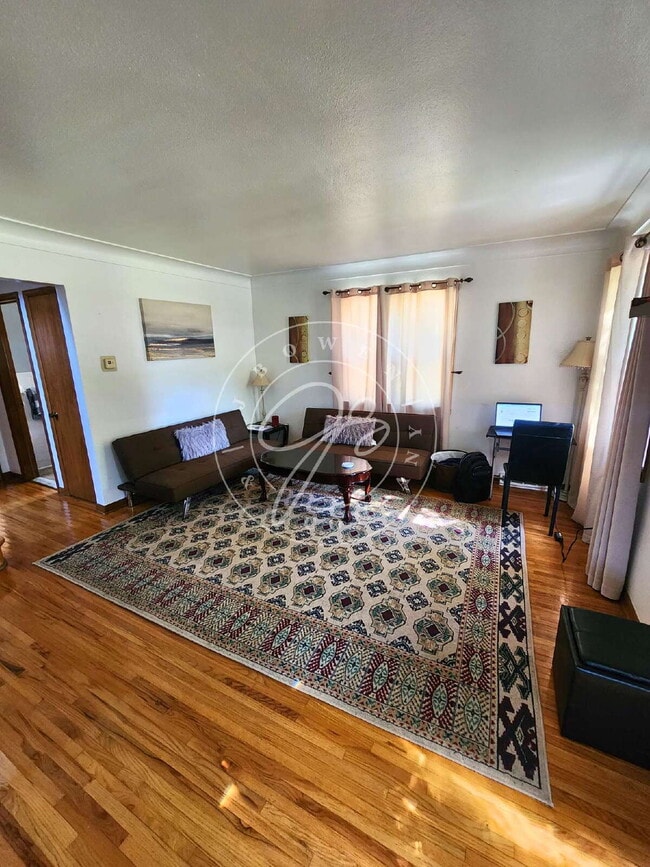 Building Photo - 3 bed 3 bath home for rent near University of Toledo!