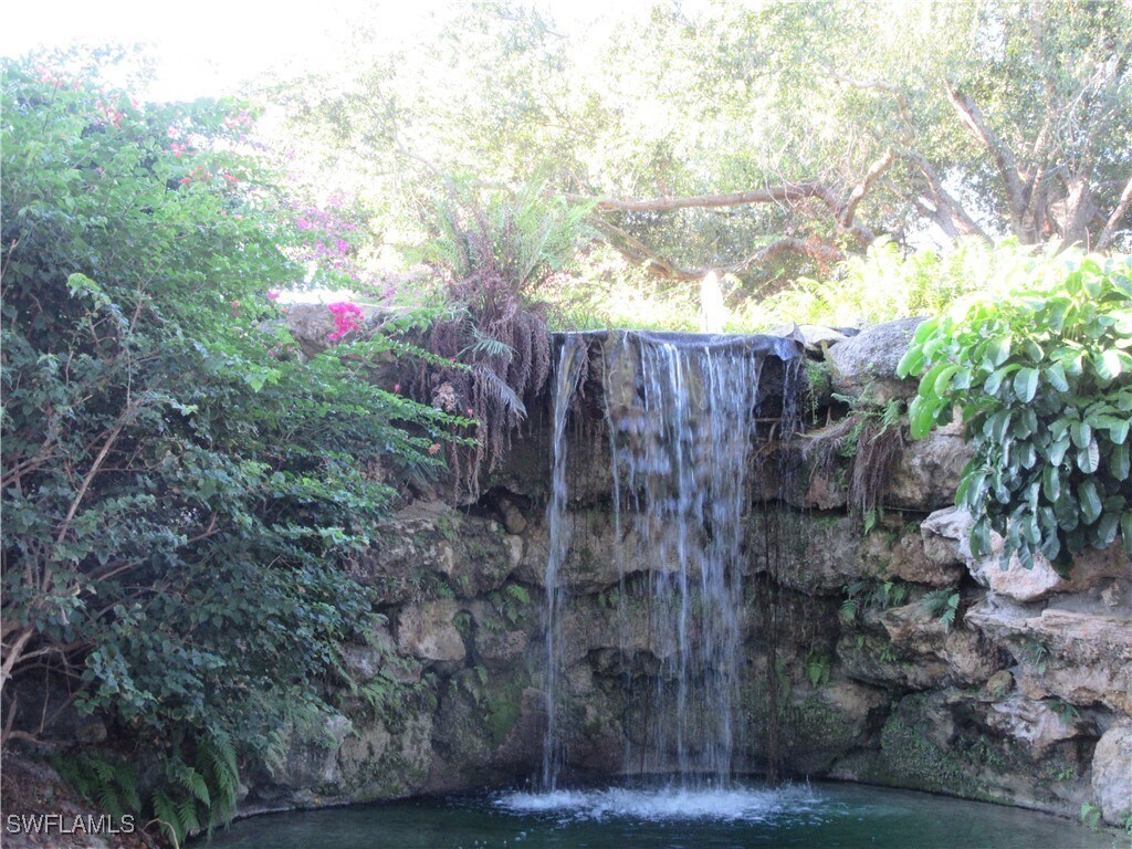 Foto del edificio - 600 Neapolitan Way