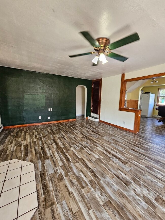 Building Photo - 2 BED | 1 BATH | HOME | CENTRALLY LOCATED ...