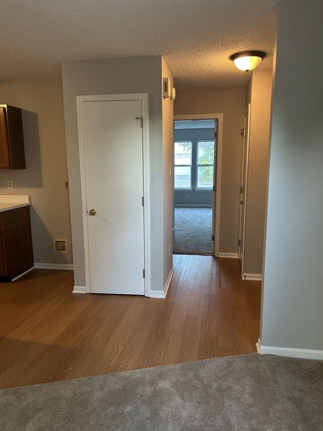 Building Photo - Wonderful 2 BR Ranch in Plainfield!