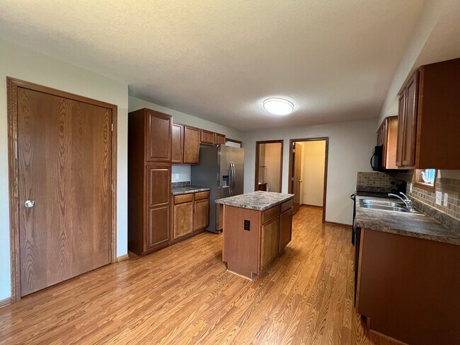 Foto del edificio - 619 26th St SE