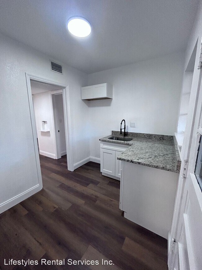 Foto del edificio - 2 br, 1 bath House - 5037 Camille Ave