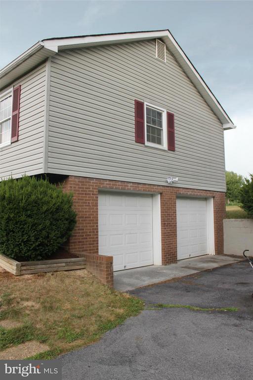 Building Photo - 209 Lakeside Dr