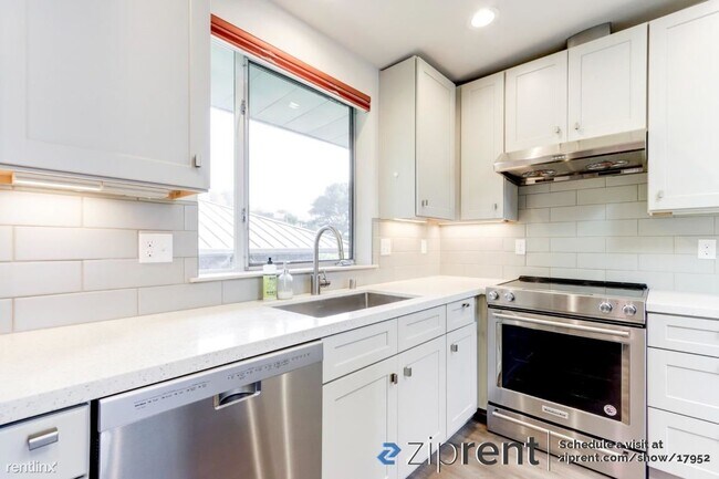 Building Photo - 2 br, 2.5 bath Townhome - 101 Jewell St, S...