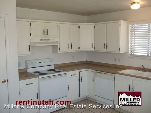 Building Photo - 3410 S Mockingbird Way