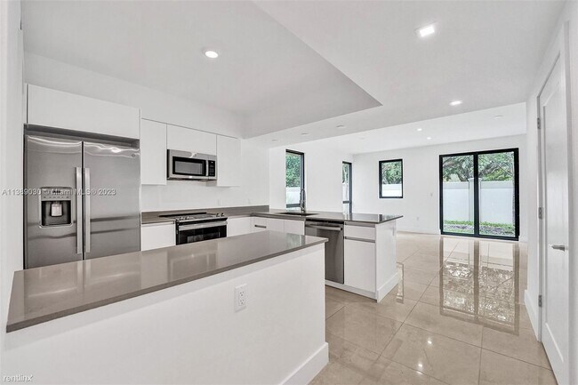 Building Photo - 3 br, 2.5 bath Townhome - 5487 W Oak Way #...