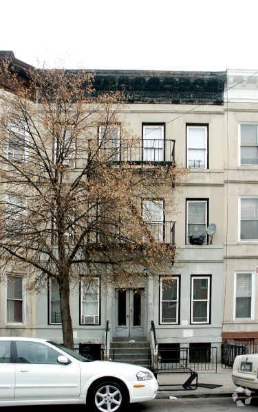 Primary Photo - 389 Chauncey St
