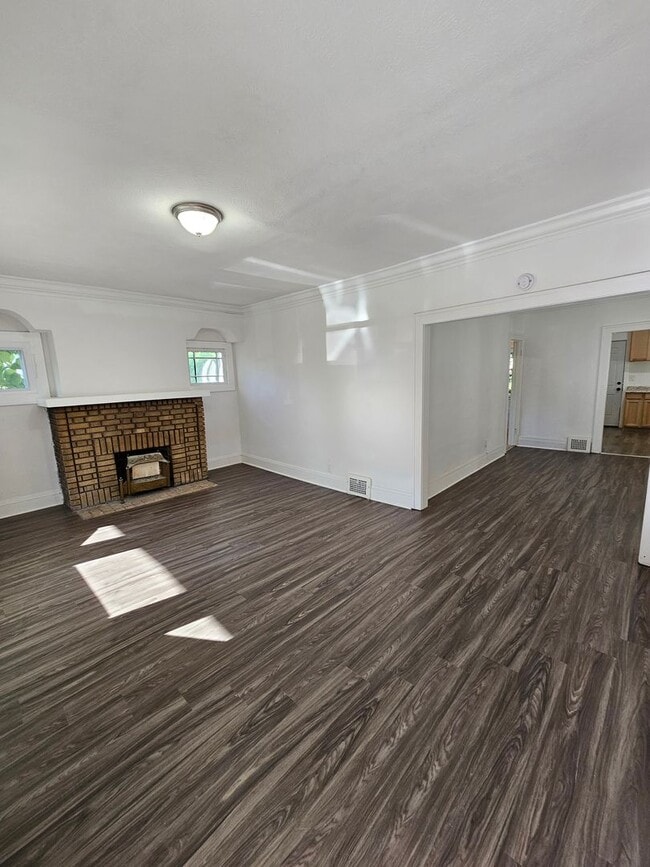 Foto del edificio - Newly Updated 2 Bedroom Unit