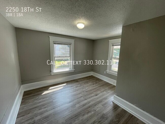 Foto del edificio - Two bedroom one bathroom upstairs apartmen...