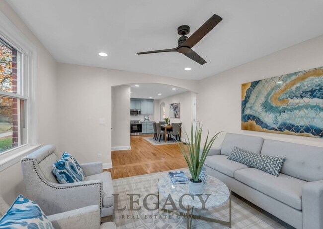 Building Photo - 719 Woodmere Dr