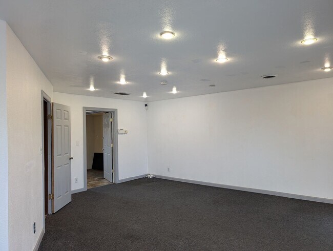 Foto del edificio - 966 W Winton Ave