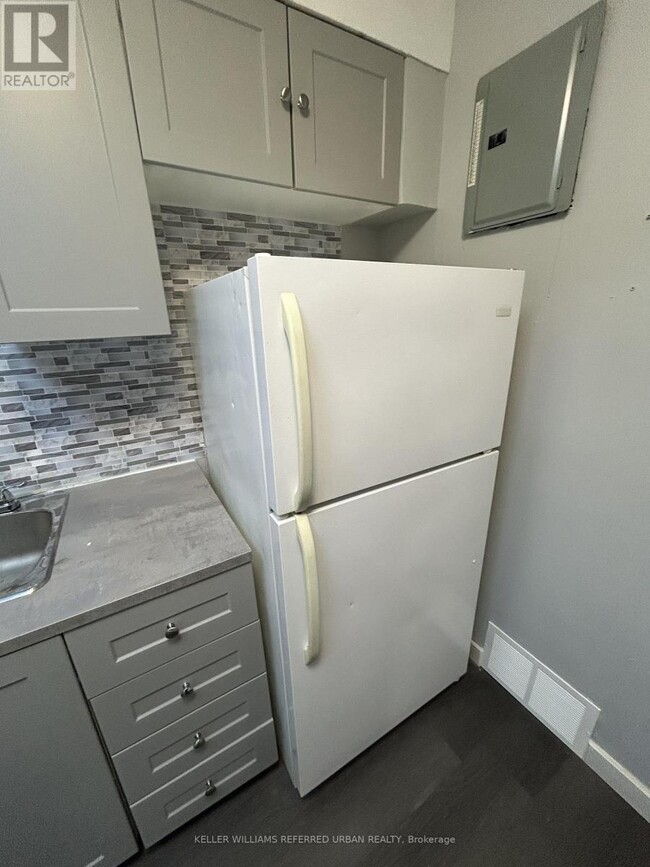 Building Photo - 10140 Yonge St