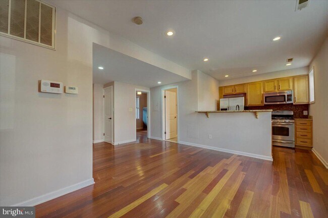Building Photo - 303 Seaton Pl NE