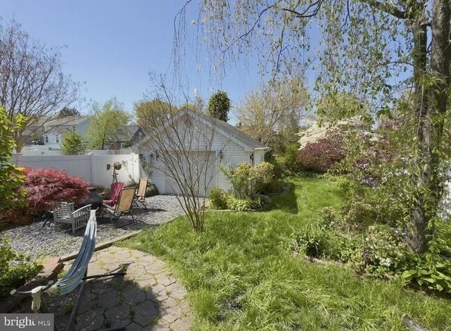 Building Photo - 7041 Harvey Ave