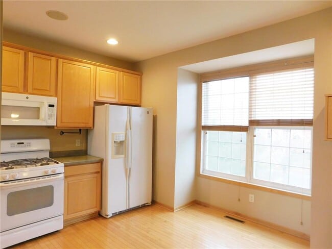 Building Photo - 4723 Woodland Ave