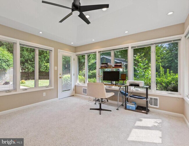 Building Photo - 7608 Quintana Ct