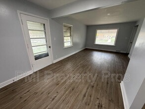 Building Photo - 2101 W Fairmount Ave