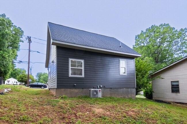Foto del edificio - Brand New 2 Bed / 1 Bath Home with Loft