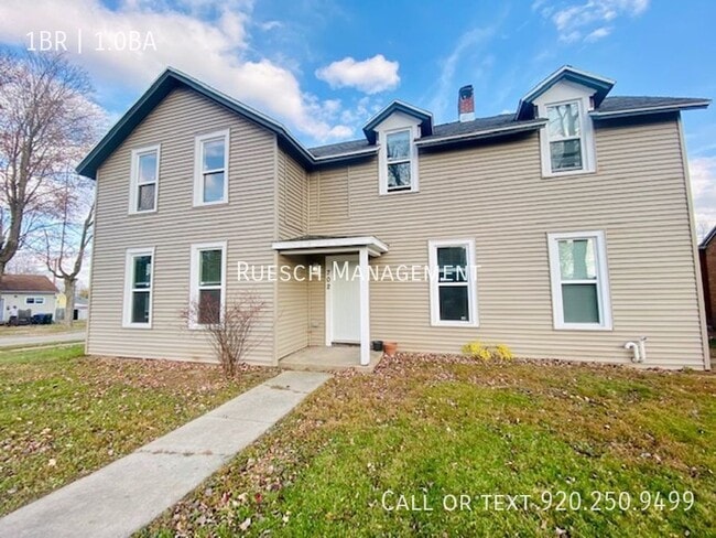 Building Photo - Recently Renovated 1 Bedroom 1 Bath Upper ...