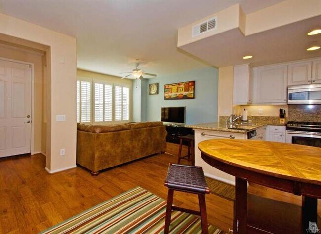 Foto del edificio - 5386 Gillespie St