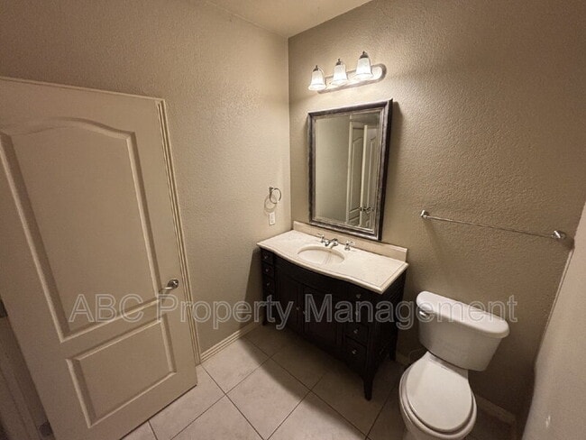 Building Photo - 3220 W Montrail Pl