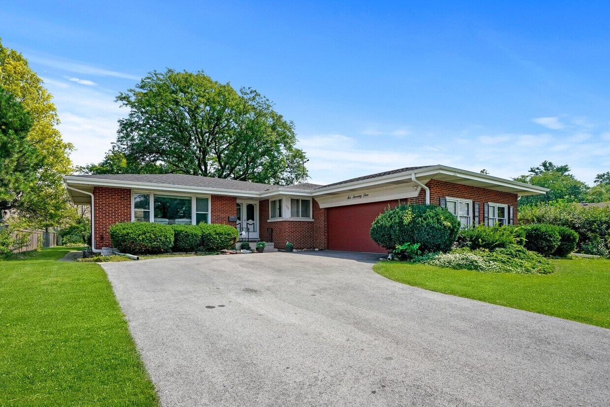 675 Edgewood Ave, Elmhurst, IL 60126 House Rental in Elmhurst, IL