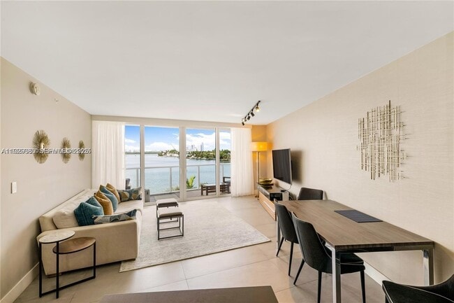 Building Photo - 9821 E Bay Harbor Dr