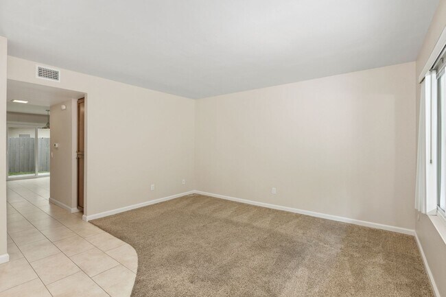Foto del edificio - 5661 Lake Park Way