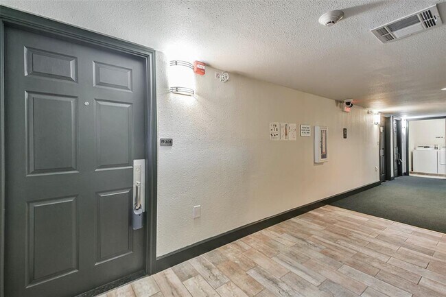 Foto del edificio - 1025 Swanson St
