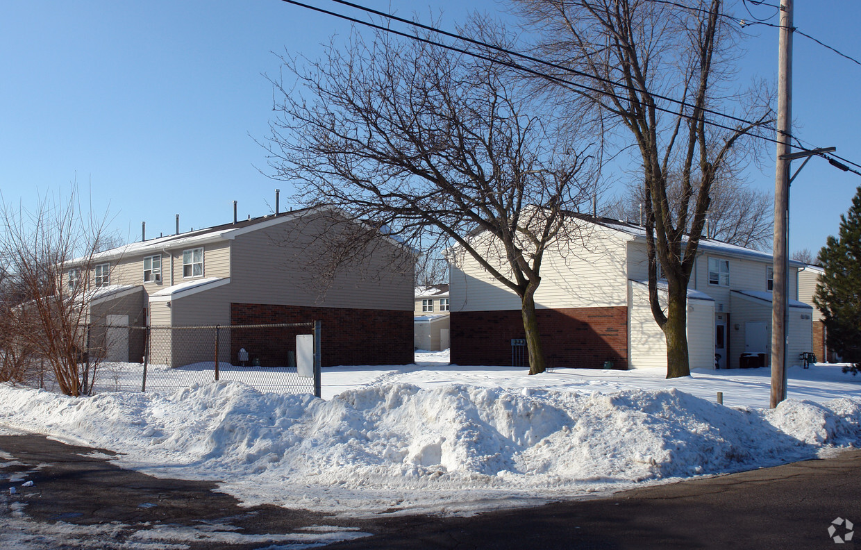 Primary Photo - Mercer Courts
