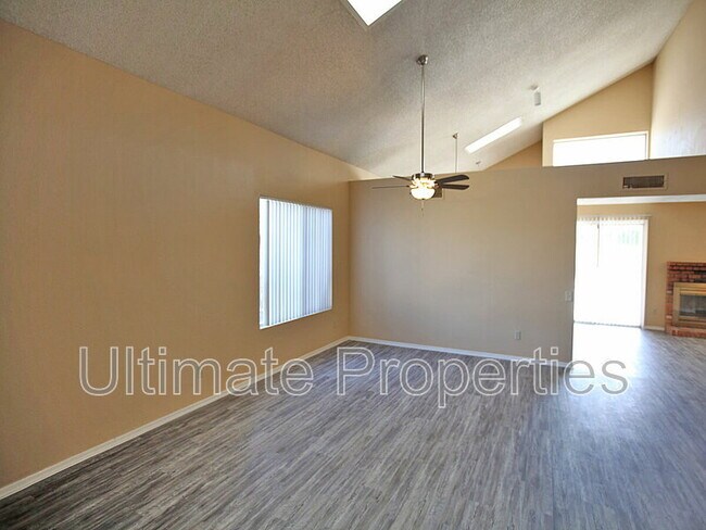 Building Photo - 13165 N 80th Dr