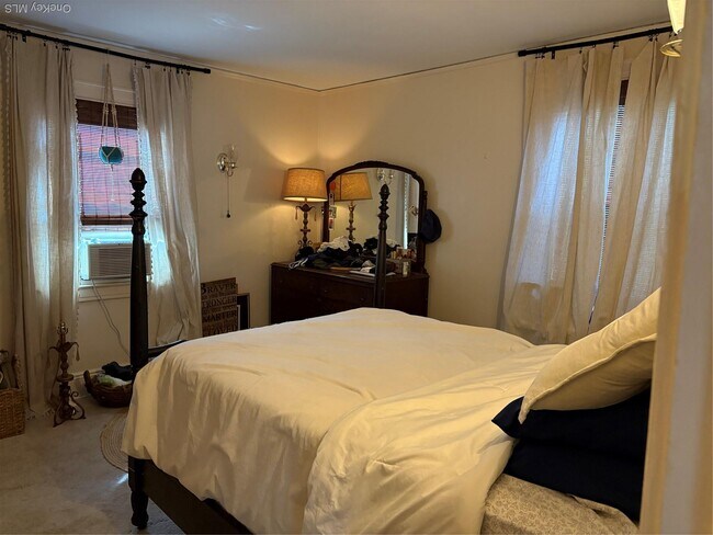Foto del edificio - 38-30 210th St
