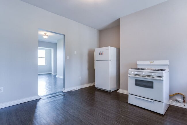 Building Photo - Available August - Check out this beautifu...