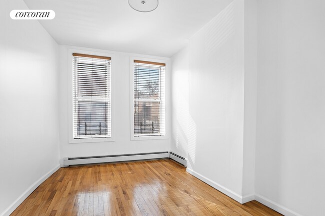 Foto del edificio - 327 Sumpter St