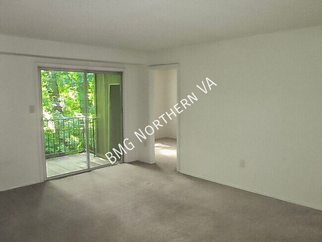 Foto del edificio - 7715 Inversham Dr