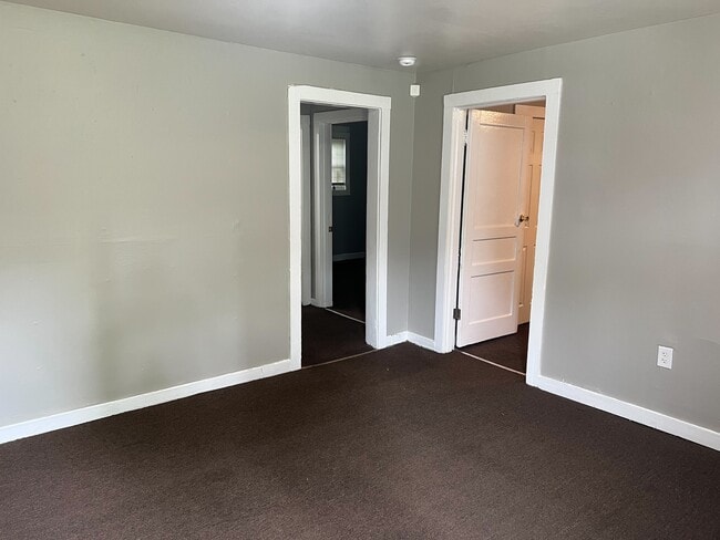 Building Photo - 812 31st Ave N