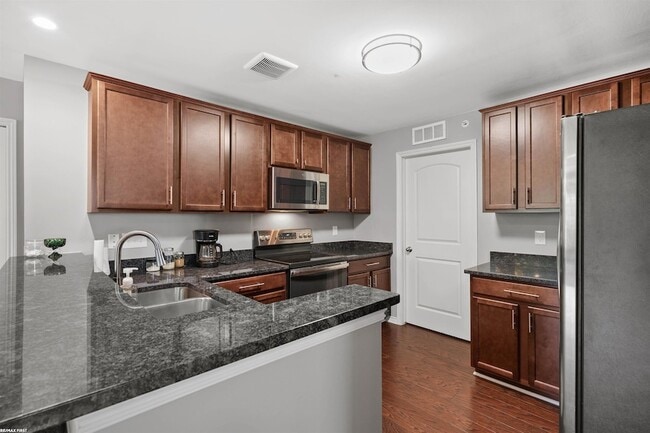 Building Photo - 6986 Boulder Pointe Dr
