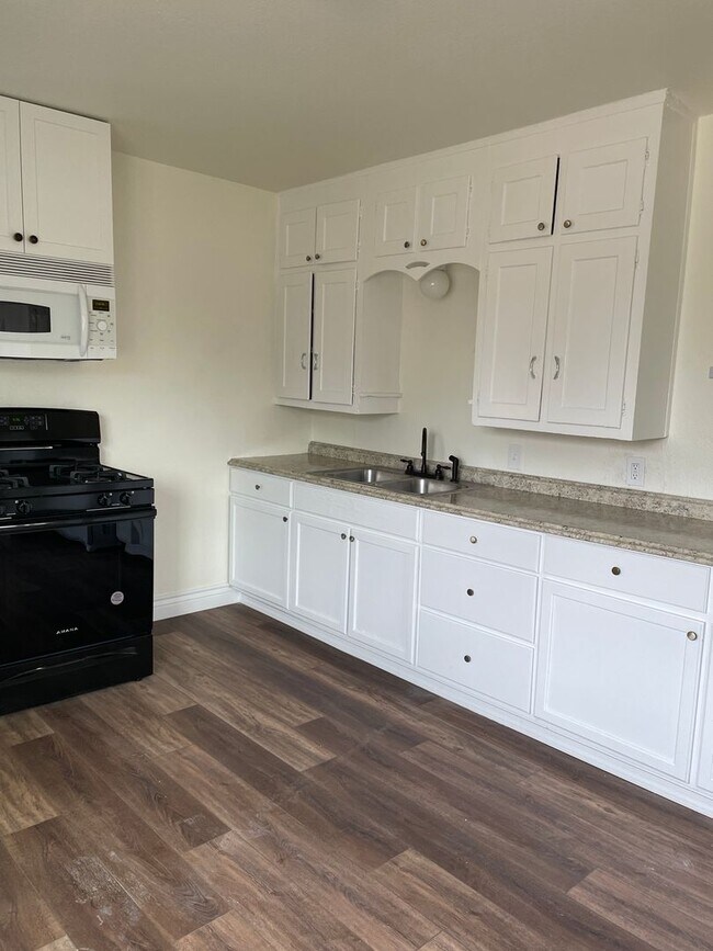 Foto del edificio - Beautiful remodeled home!