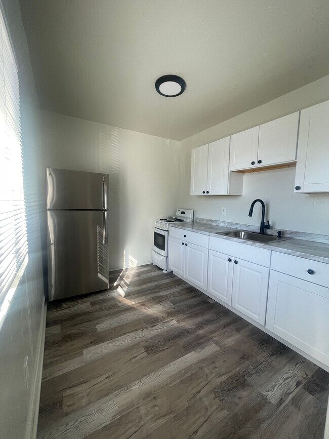 Building Photo - 1291 E Villa Vis Ave