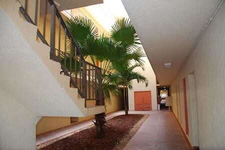Foto del edificio - PARADISE ISLES APARTMENTS