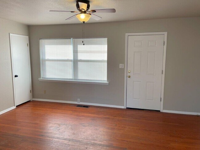Foto del edificio - 4-bedroom, 2-bathroom home for rent in south Oklahoma City near SW 59th and May!