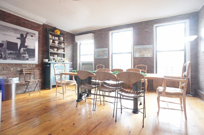 Building Photo - 2 W 131st St
