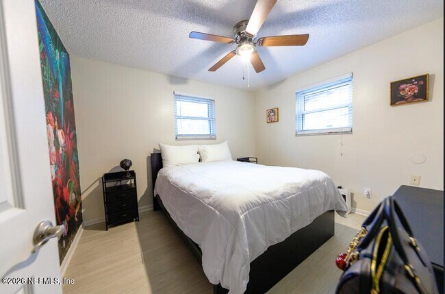 Foto del edificio - 8037 Parental Cir